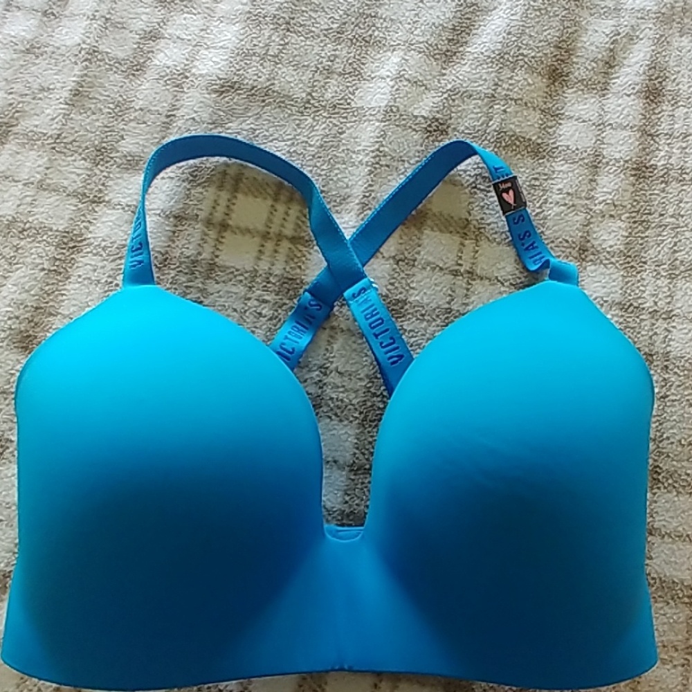NWT VS t-shirt lightly lined wireless bra